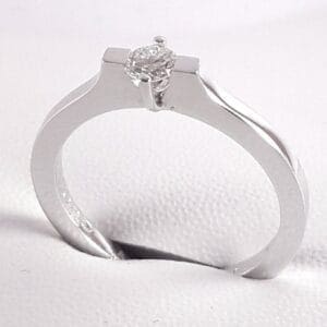 Anello solitario Salvini con diamante taglio brillante di ct 0,20