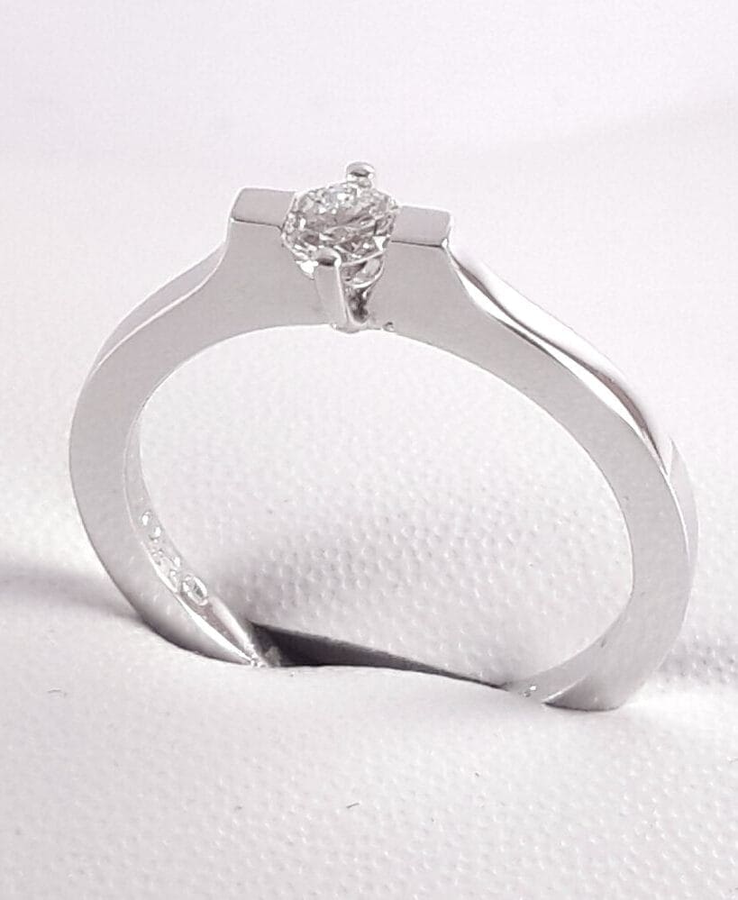 2005337_risultato Anello solitario Salvini con diamante taglio brillante di ct 0,20 - immagine 1