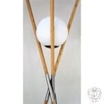 Piantana in legno con sfera in vetro bianco - immagine 4