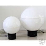 Lampada TOKYO a sfera vetro bianco base nera - immagine 3