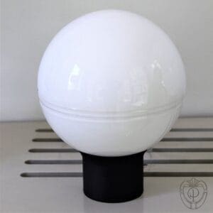 Lampada TOKYO a sfera vetro bianco base nera