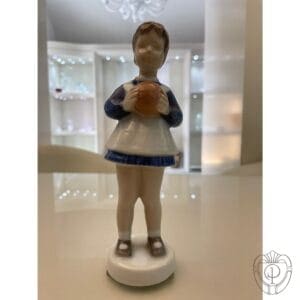 Royal Copenhagen Statuina Bambina Giocosa Con Palla