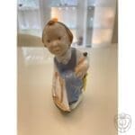 Royal Copenhagen Statuina Bambino Con Barchetta