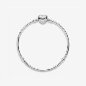 Bracciale Pandora Moments con maglia snake e chiusura a cuore