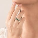 Mirco Visconti Anello con Smeraldi Ovali e Diamanti in Oro Bianco - immagine 2